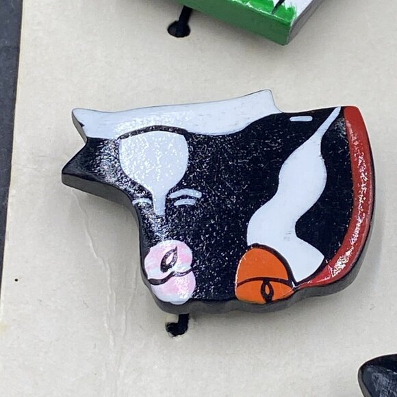 Vintage Set of 6 Cow Button Covers Black White Pink Wood NEW Funny - Picture 4 of 14